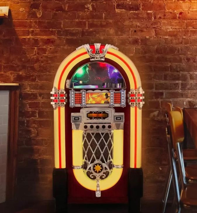 Découvrez le Jukebox Tennessee ! Ce Jukebox au look retro, vous transportera dans les années 50 !